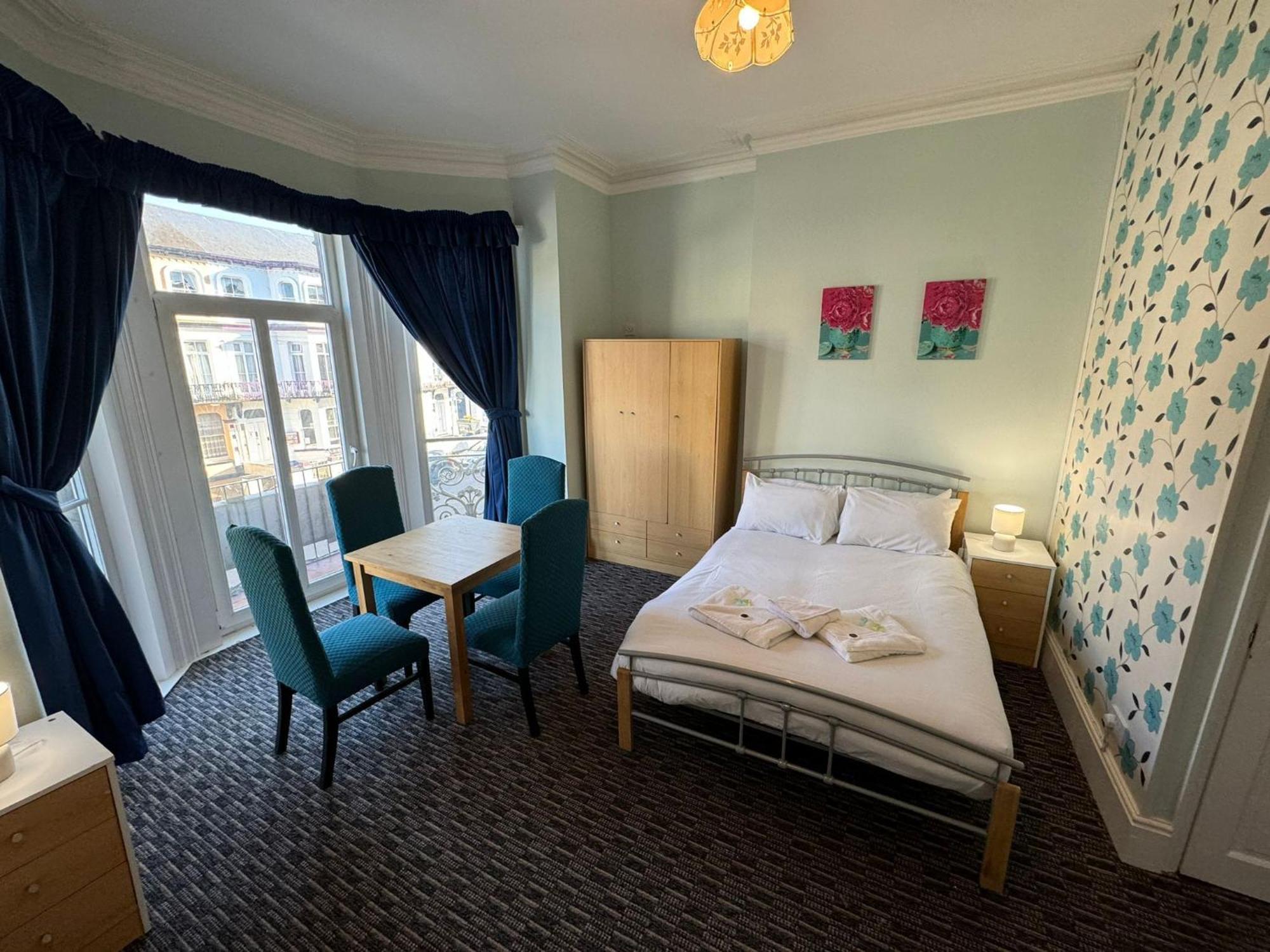 The Paradise Guest House Great Yarmouth Extérieur photo