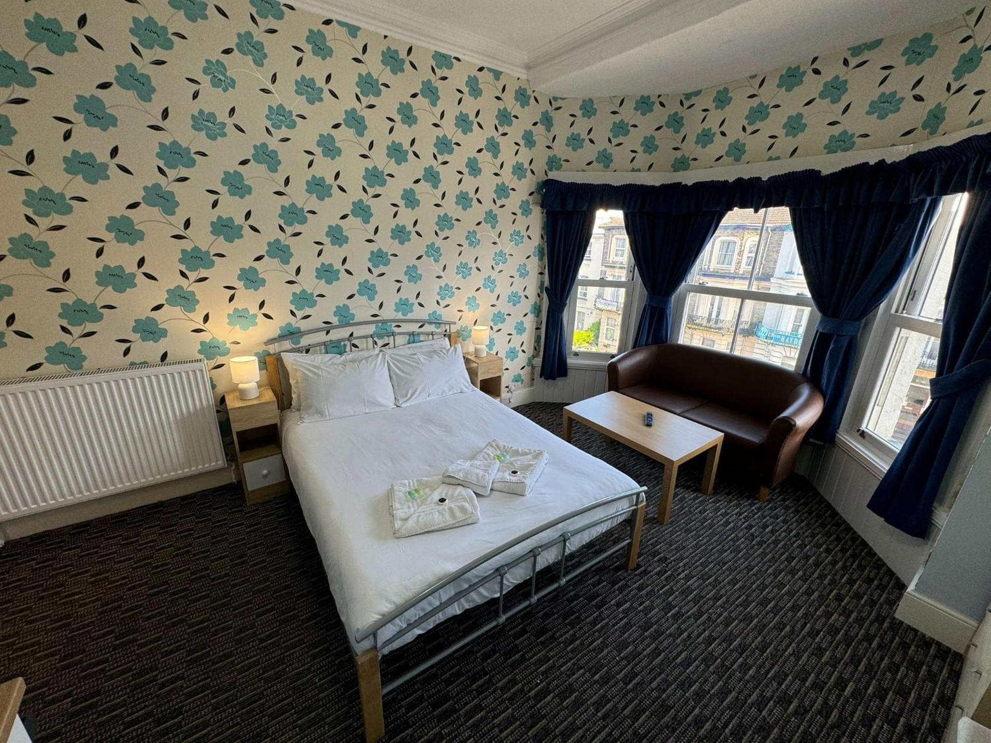 The Paradise Guest House Great Yarmouth Extérieur photo